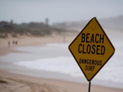 dy beach sign
