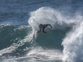 Dee Why point surfing
