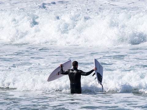 surfer with broken board