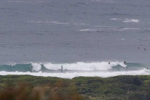 Four-person waves not uncommon at 0730